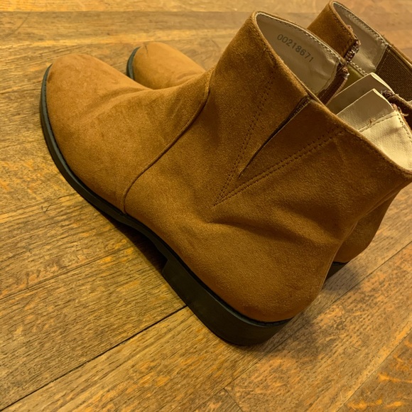 Brown boots - Picture 3 of 3